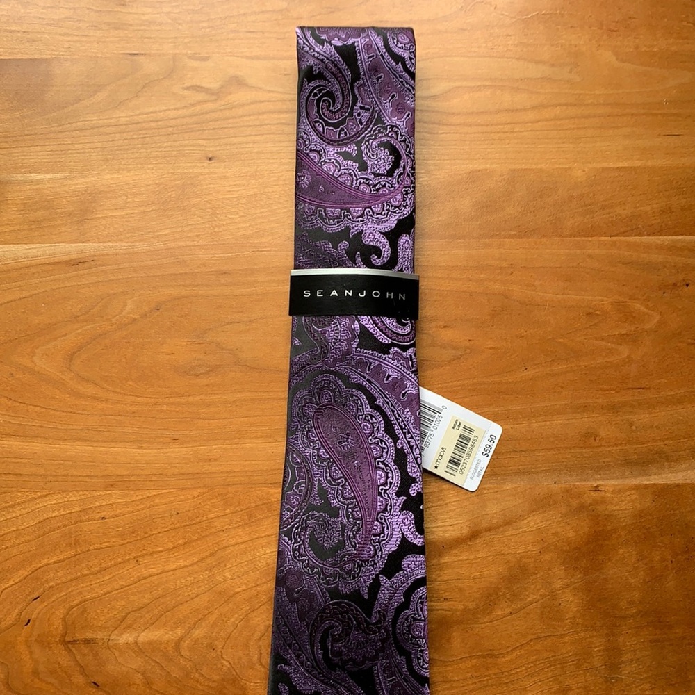 Sean John men’s silk neck tie purple black paisley new with tags